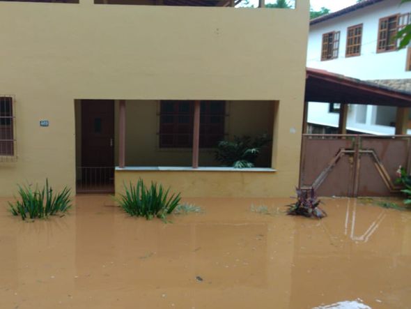 Chuva forte deixa ruas alagadas em João Neiva, no Norte do Espírito Santo por Internauta