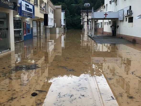Chuva forte deixa ruas alagadas em João Neiva, no norte do Espírito Santo por Yuri de Marchi