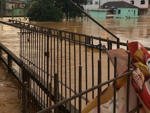 Chuva forte deixa ruas alagadas em João Neiva, no norte do Espírito Santo por Yuri de Marchi