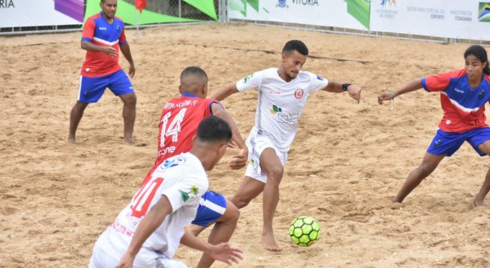 Competições de areia gratuitas estão levando o público à Arena Verão Vitória 2020. Neste fim de semana tem nova rodada no futebol de areia