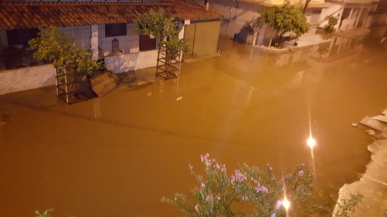 Alagamento por conta da forte chuva em Cobilândia, Vila Velha