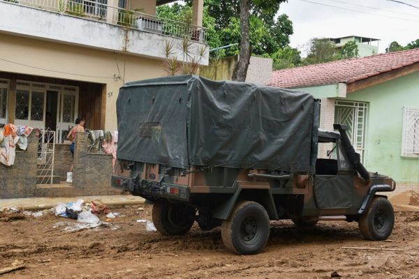 Chegada do Exército no Centro da Cidade de Iconha. por Fernando Madeira