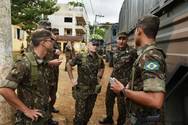 Chegada do Exército no Centro da Cidade de Iconha. por Fernando Madeira