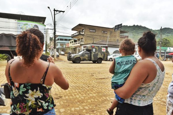 Chegada do Exército no Centro da Cidade de Iconha. por Fernando Madeira
