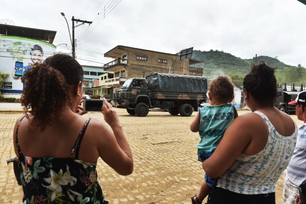 Chegada do Exército no Centro da Cidade de Iconha. por Fernando Madeira