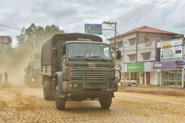 Chegada do Exército no Centro da Cidade de Iconha. por Fernando Madeira