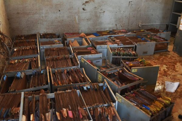 Escolas e veículos que transportam estudantes ficaram destruídos em Vargem Alta por Fernando Madeira