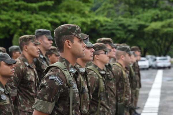 Tropa do 38º Batalhão de Infantaria do Exército, em Vila Velha, vai ajudar em cidades destruídas pelas chuvas no Sul do ES