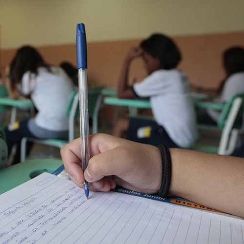 O fechamento de escolas no Brasil teve início em março. A medida atingiu as redes de todo o país, por causa da pandemia do novo coronavírus