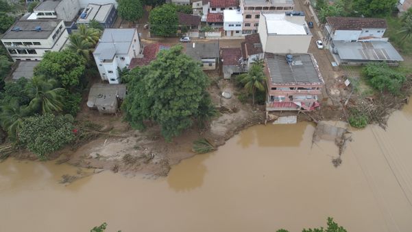 Imagens de drone  mostram danos causados pela chuva em Alfredo Chaves  por Marcel Alves
