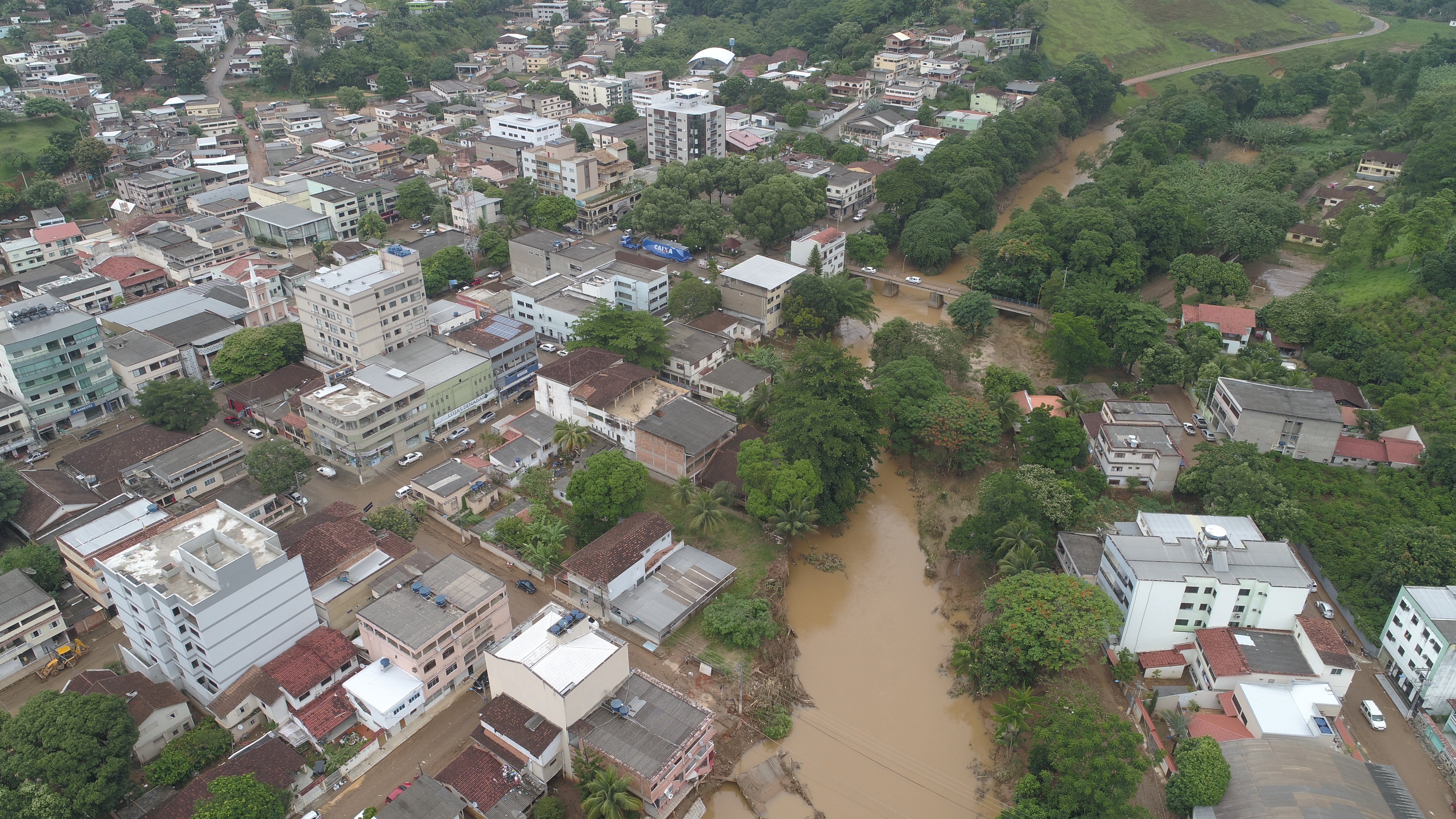 Fotos aéreas: Alfredo Chaves fica tomada pela água após enchente