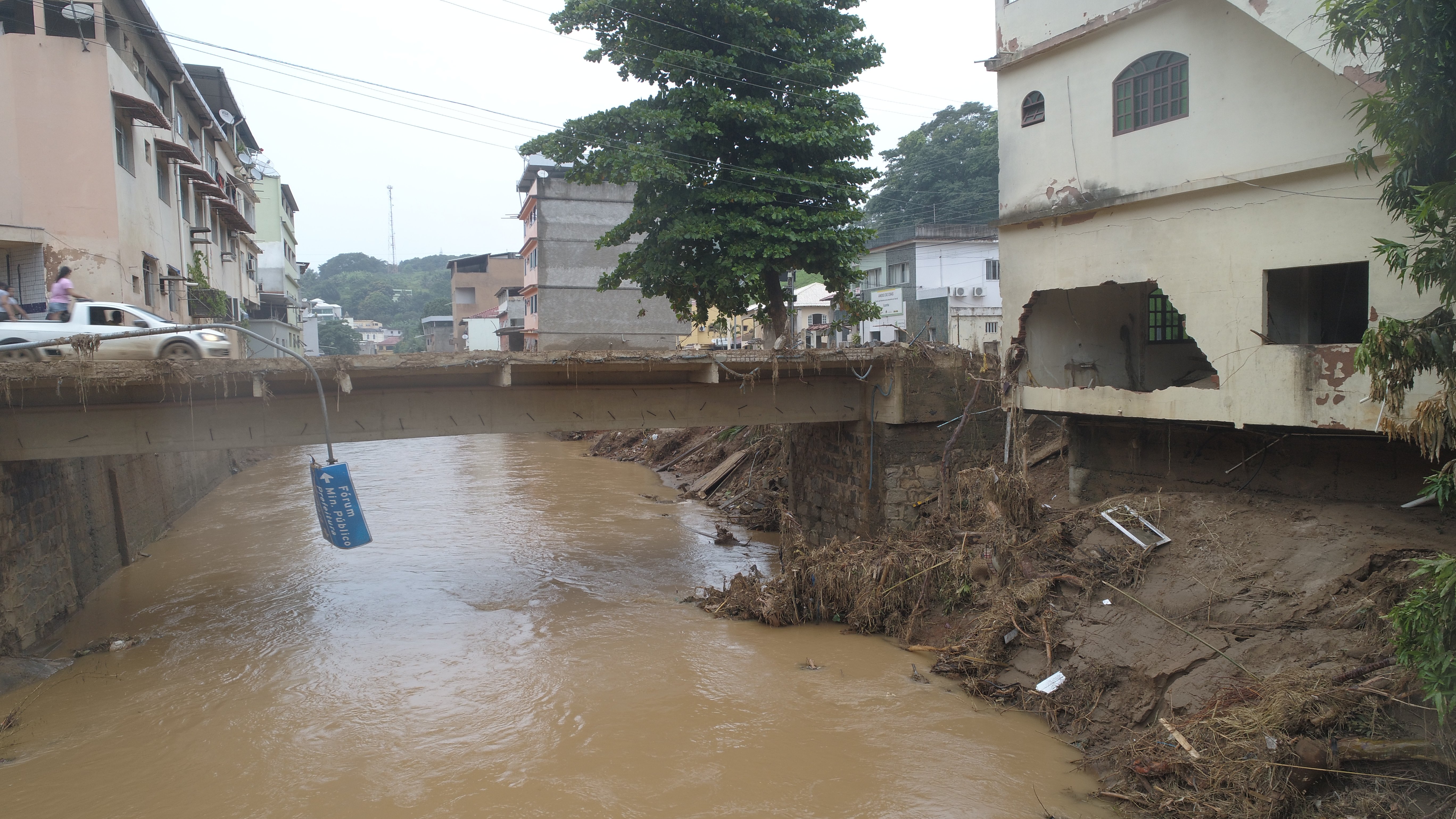 Imagens de drone  mostram danos causados pela chuva em Iconha