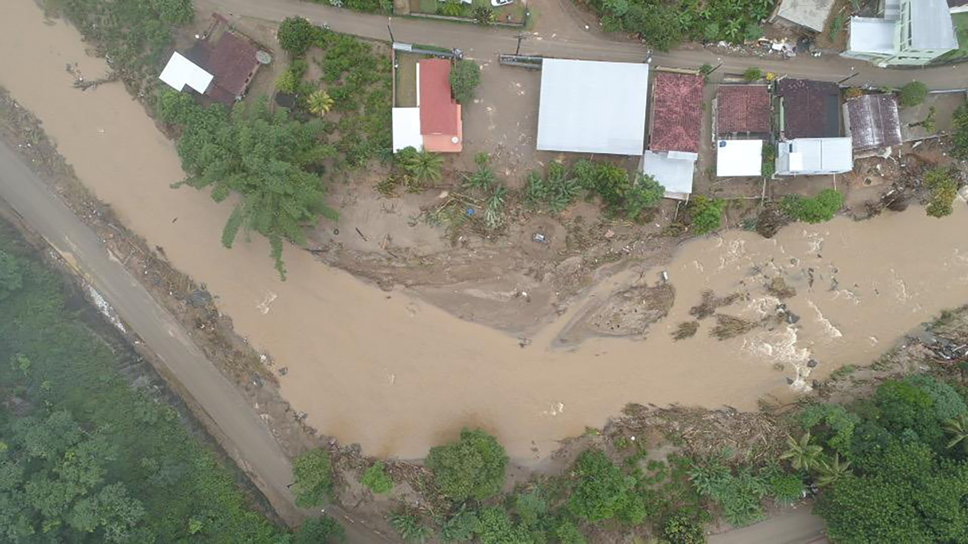 Imagens de drone  mostram danos causados pela chuva em Iconha