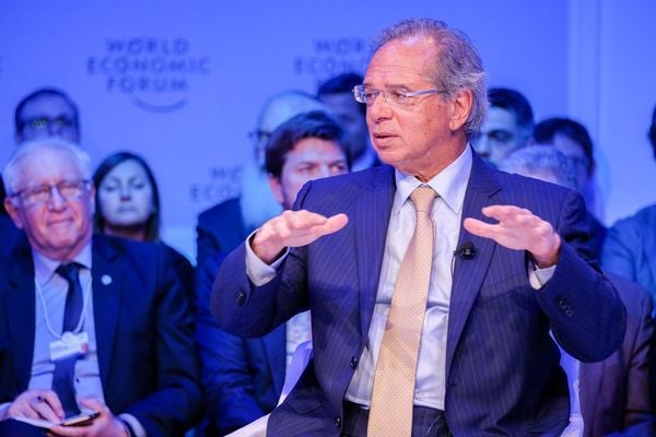 Paulo Guedes participa de painel em Davos