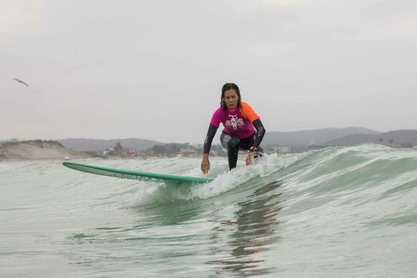 Raquel Hamasaki: mulheres no surfe capixaba por Arquivo pessoal