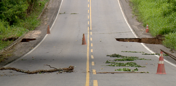 A via conhecida como estrada das carretas, liga a BR 101 ao litoral de Aracruz. Crédito: TV Gazeta/Norte