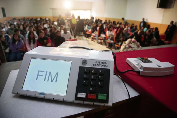Urna eletrônica durante teste nas eleições de 2016