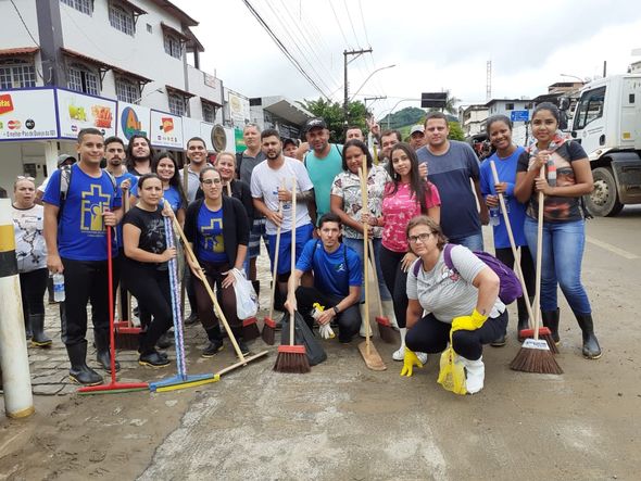 Voluntários se unem em mutirão de limpeza em Iconha por Raquel Lopes