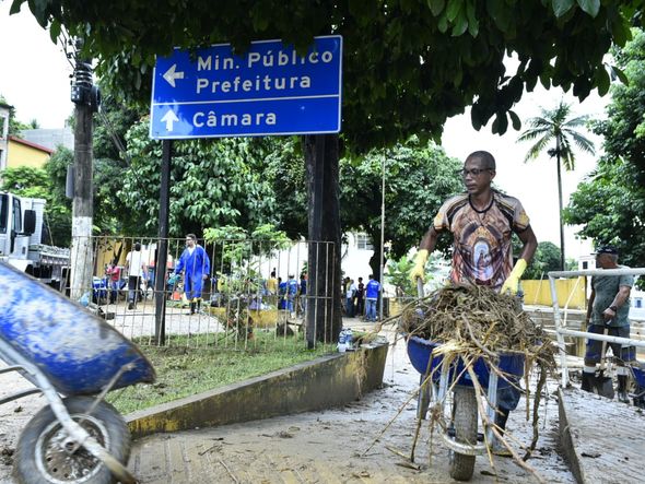 Voluntários se unem em mutirão de limpeza em Iconha por Vinicius Gonçalves