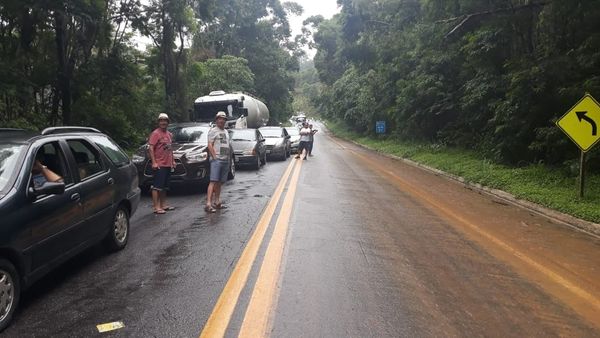 Trânsito fica bloqueado em alguns pontos do Espírito Santo por causa de queda de barreiras. Crédito: Daniela Carla |  TV Gazeta