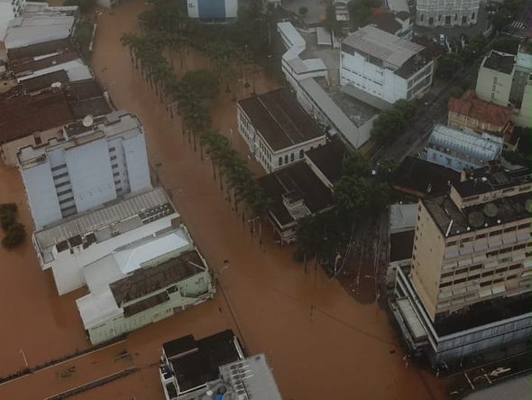 Centro de Cachoeiro de Itapemirim alagado na manhã deste domingo (26) por Renilson Chagas