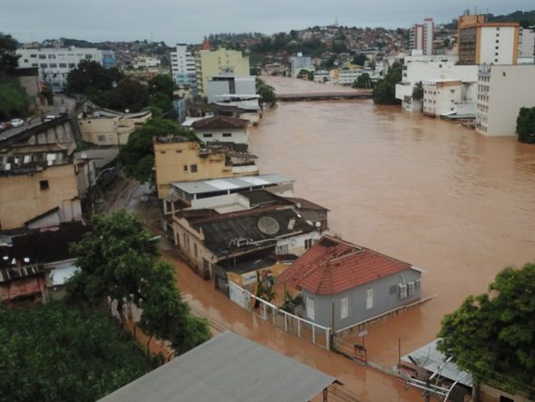 Centro de Cachoeiro de Itapemirim alagado na manhã deste domingo (26) por Renilson Chagas