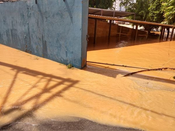 Cheia do Rio Itapemirim deixa bairros de Cachoeiro inundados por Bruna Hemerly