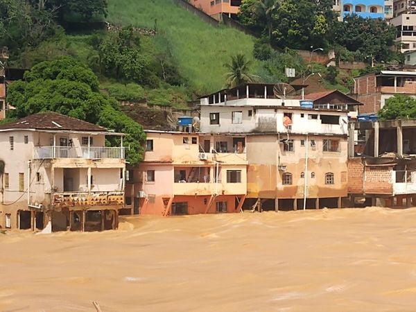 Cheia do Rio Itapemirim deixa bairros de Cachoeiro inundados. Crédito: Bruna Hemerly