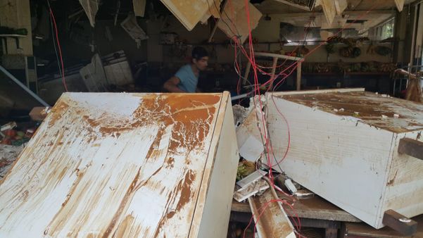 Estabelecimento atingido pela água em Castelo por Beatriz Caliman