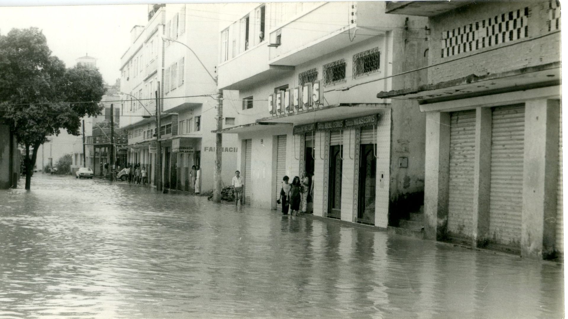 Em 1979, água invadiu casas e comércios de Colatina; prejuízo foi tido como 
