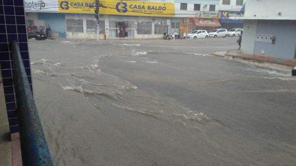 Data: 27/01/2020 - ES - São Mateus - Chuva forte deixa ruas alagadas em bairros de São Mateus. Crédito: Internauta