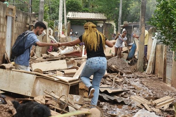 Estragos causados pela chuva que atingiu o município de Castelo no último sábado (25) por Fernando Madeira