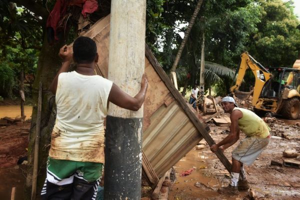 Estragos causados pela chuva que atingiu o município de Castelo no último sábado (25) por Fernando Madeira