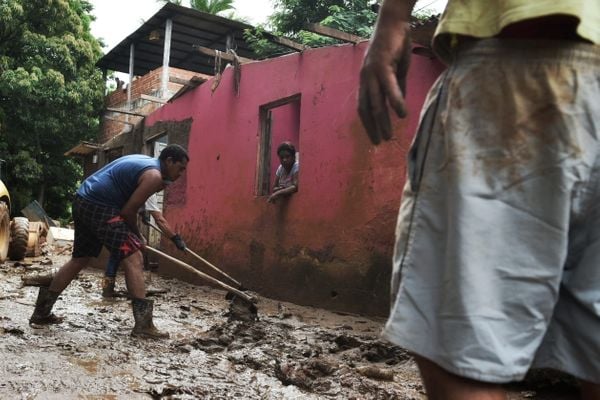 Estragos causados pela chuva que atingiu o município de Castelo no último sábado (25) por Fernando Madeira