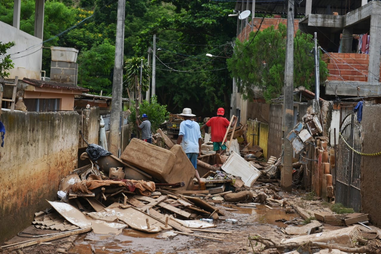 Estragos causados pela chuva que atingiu o município de Castelo no último sábado (25)