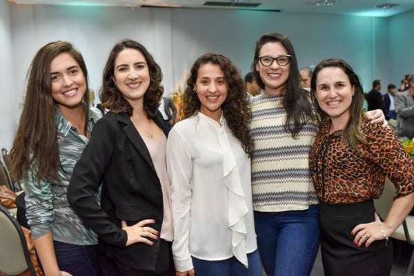 Nadia Medici, Letícia Santi Cordeiro, Paula Pignn, Bruna Borjaille e Fernanda Coser. Crédito: Mônica Zorzanelli