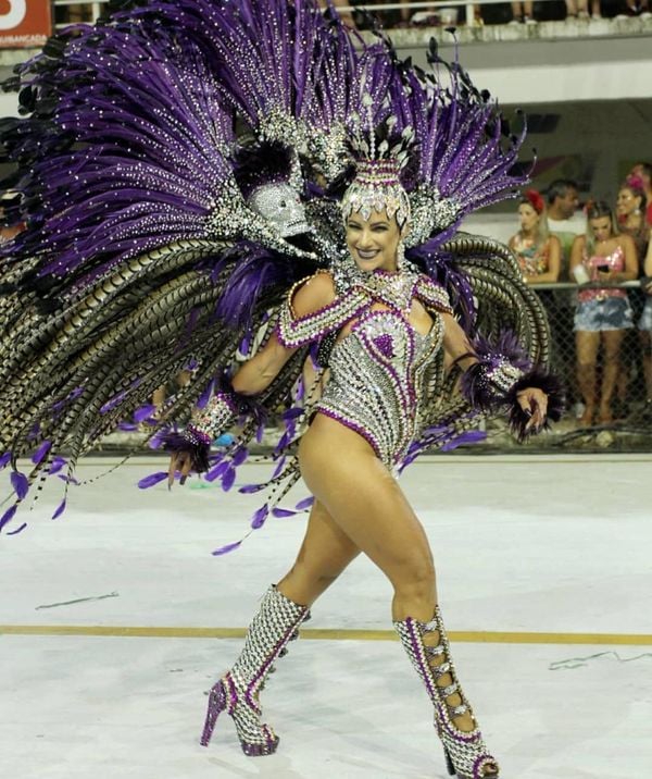 Carnaval de Vitória: A destaque de chão Elizângela Reis. Crédito: Elizângela Reis/Arquivo Pessoal