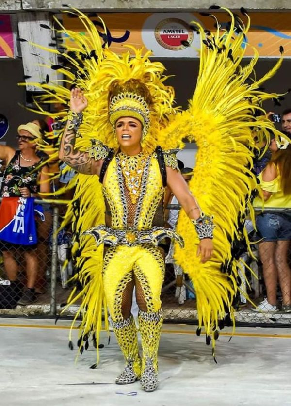 Carnaval de Vitória: O destaque de chão Alex Alves gastou alto na sua fantasia. Crédito: Alex Alves/Arquivo Pessoal