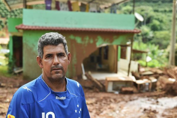 José Hermenegildo da Silva, o José Prego,  escapou da morte após casa desabar em Iúna por Fernando Madeira