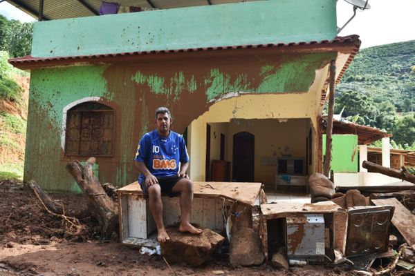 José Hermenegildo da Silva, o José Prego,  escapou da morte após casa desabar em Iúna por Fernando Madeira