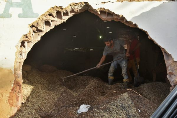 Armazém de grãos de café, em Iúna, foi inundado durante as chuvas que castigaram o Estado  por Fernando Madeira