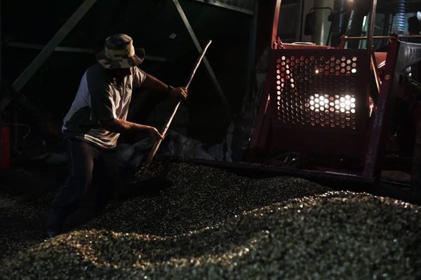 Armazém de grãos de café, em Iúna, foi inundado durante as chuvas que castigaram o Estado  por Fernando Madeira