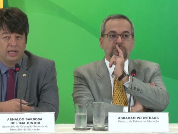 Secretário de Educação Superior do MEC, Arnaldo Barbosa, ao lado do ministro da Educação, Abraham Weintraub por Reprodução/Facebook/MEC