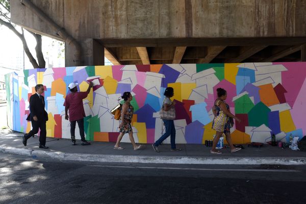 Data: 31/01/2020 - ES - Vitória - Murais coloridos pintados nos pilares da 3ª ponte pelos grafiteiros Handerson Chic e Fernando Sklu. A idéia partiu de Handerson, que teve o apoio do projeto A Arte é Nossa da PMV por Carlo Alberto Silva