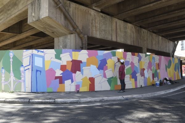 Data: 31/01/2020 - ES - Vitória - Murais coloridos pintados nos pilares da 3ª ponte pelos grafiteiros Handerson Chic e Fernando Sklu. A idéia partiu de Handerson, que teve o apoio do projeto A Arte é Nossa da PMV por Carlo Alberto Silva