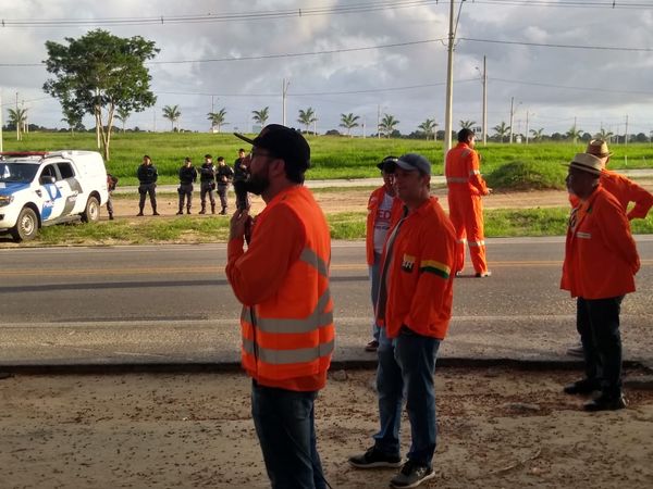 Polícia acompanha o protesto dos petroleiros no Norte do Estado. Crédito: Divulgação