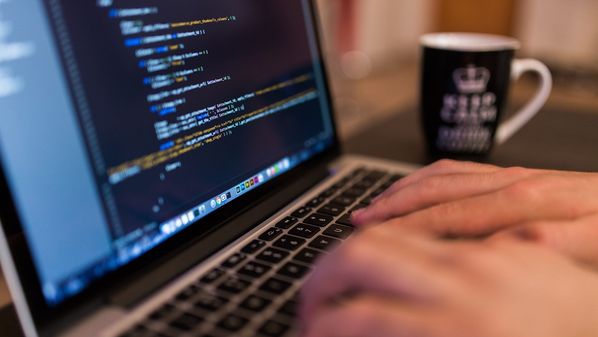 A motivação do tema está relacionada com o que deverá acontecer na noite desta sexta-feira, lá no edifício da Findes. A ideia surgiu ao perguntar a Carol o que eu deveria dizer aos amigos e empresários do setor de software que atuam no ES e Brasil afora
