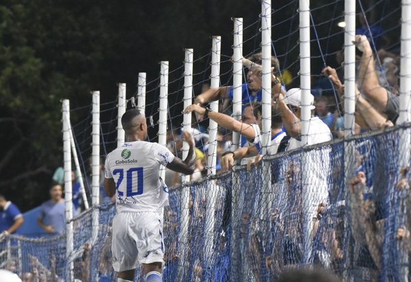 Craque do Vitória, Edinho marcou o segundo gol do Vitória e fez a festa da torcida. Crédito: Carlos Alberto Silva