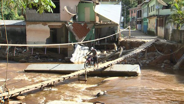 Mais de 600 casas e 220 pontes foram destruídas após chuva no ES por Rafael Zambe | TV Gazeta