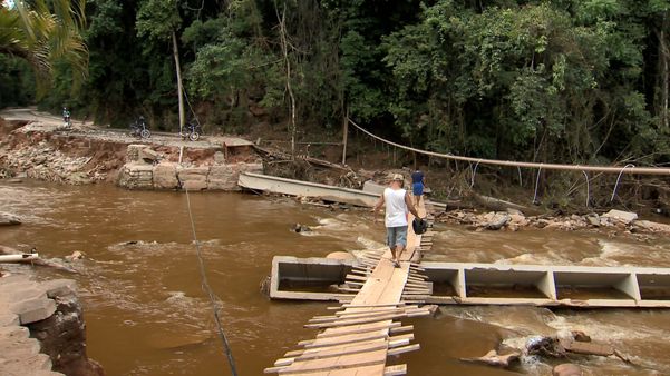 Mais de 600 casas e 220 pontes foram destruídas após chuva no ES por Rafael Zambe | TV Gazeta
